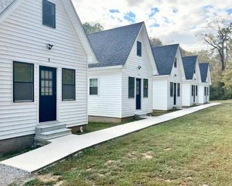 The Catfish Cabin with Game Room - Guntersville - Building
