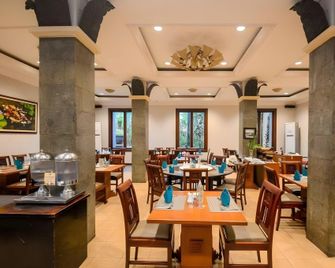 Lotus Garden Hotel By Waringin Hospitality - Kediri - Restaurant