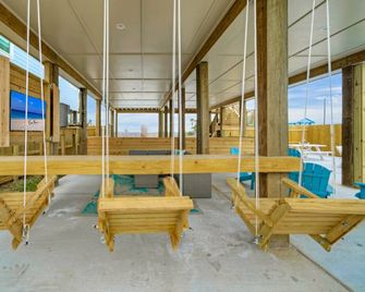Flirty Flamingo by Avantstay Private Pool, Firepit, Balcony - Port Aransas