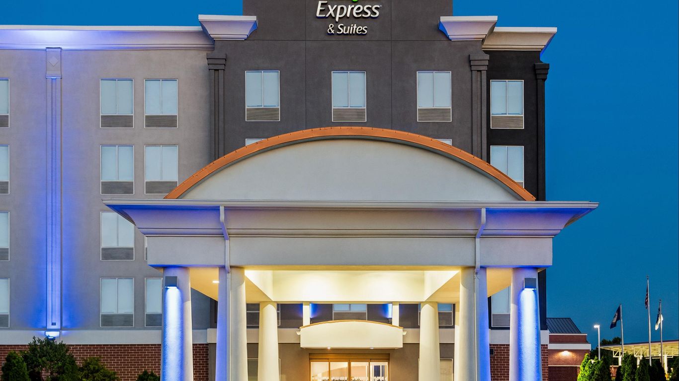 Holiday Inn Express & Suites Fredericksburg By IHG