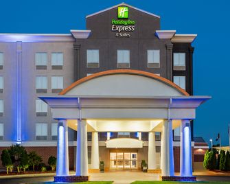 Holiday Inn Express & Suites Fredericksburg By IHG - Fredericksburg - Building