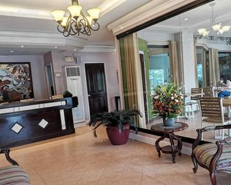 Casa Leticia Business Inn - דבאו - דלפק קבלה