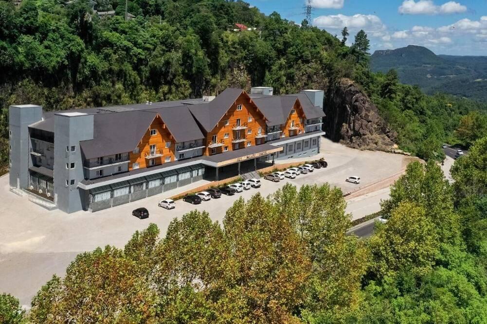 Sky Palace Hotel - גרמאדו - בניין