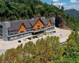 Sky Palace Hotel - גרמאדו - בניין