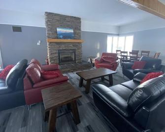 Kimberley Ski Hill Condo, True Ski-In/Ski-Out, Bike and Golf Base Camp - Kimberley - Wohnzimmer