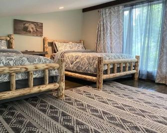 Grinnell Chalet - Martin City - Bedroom