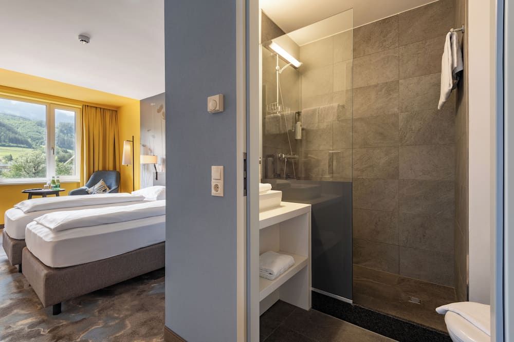 Hwest Hotel Hall thumbnail 3