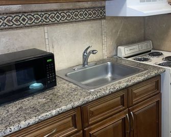 Inn at Mexia - Mexia - Kitchen