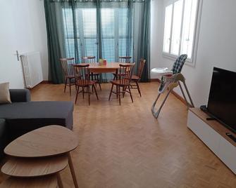 A 30 min de l'île aux Mimosa Maison Vendéenne avec Jardin - Sallertaine - Salon