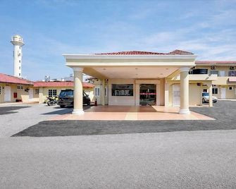Bangi Lanai Hotel - Bandar Baru Bangi - Gebouw