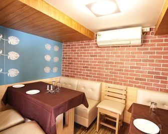 Hotel Tandoor Palace - Ahmedabad - Restaurante