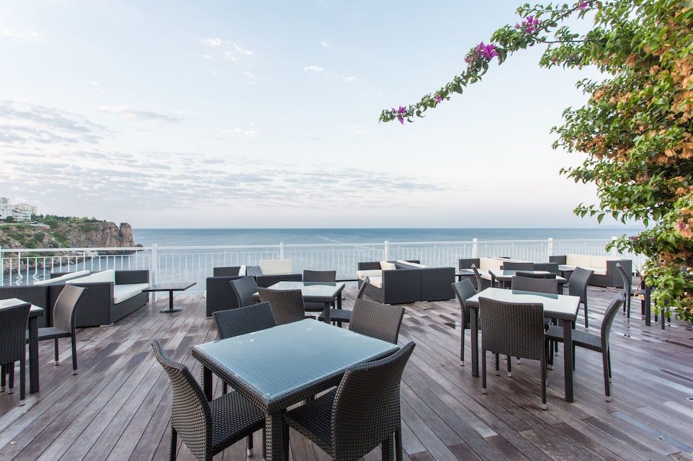 فالكون هوتل