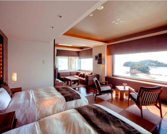 Shodoshima International Hotel - Tonosho - Bedroom