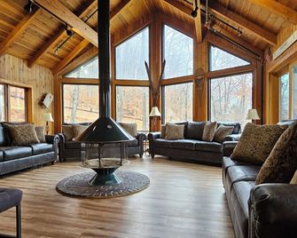 Ski In/Out Luxury 8BR Okemo Chalet on Sachem Trail Sleeps 22 Adults - Ludlow - Salon