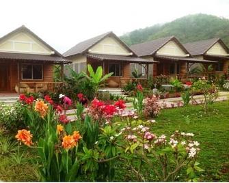 Atmaland Resort - Kep - Cảnh ngoài trời