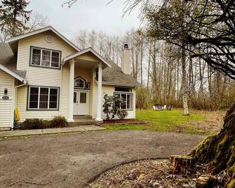Quiet Forest Retreat just north of Woodinville Wine Country - Snohomish - Building