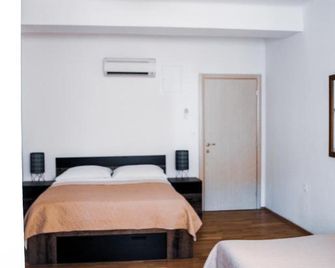 Royal Deluxe - Split - Bedroom