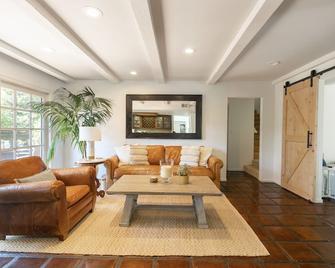 Private Santa Monica Canyon Retreat on Double Lot - Santa Mônica - Sala de estar