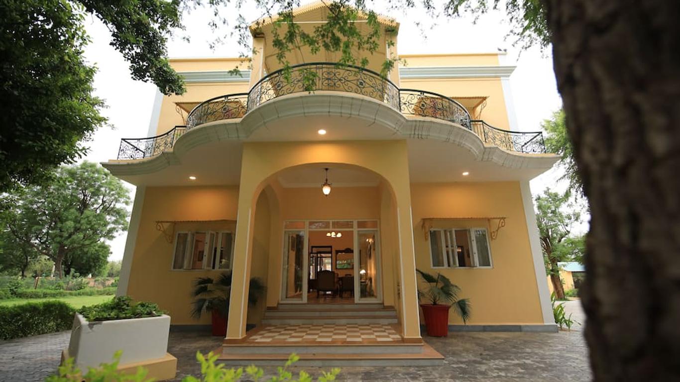 Roop Niwas Kothi, Near Mandawa