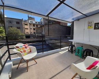 Atacama Hostel Backpackers - Santiago del Cile - Balcone
