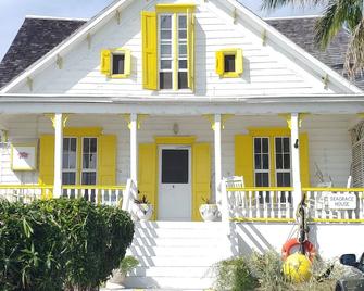 115 year old Heritage Bahamian house - Governor’s Harbour - Building