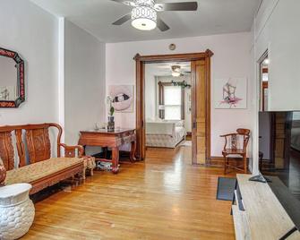 Pet-Friendly Allentown Apt Near Hamilton District! - Allentown - Living room