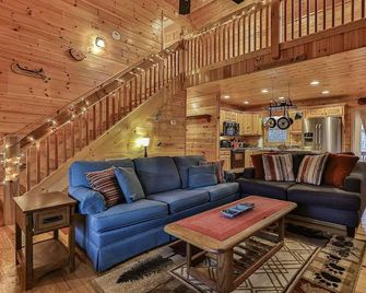 'The Knotty Pine' - Your perfect cabin getaway! - Ellijay - Sala de estar