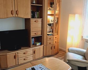 Heidtschmidhof Gästehaus - Wolgast - Wohnzimmer