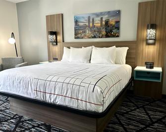 La Quinta Inn & Suites by Wyndham Atlanta Roswell - Roswell - Schlafzimmer