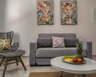 Andy's & Hari's Elegant Town Studios - Zakynthos - Wohnzimmer