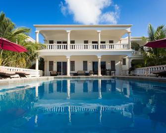 Lovely 6-bedroom Villa with Pool - Island Harbour - Pool