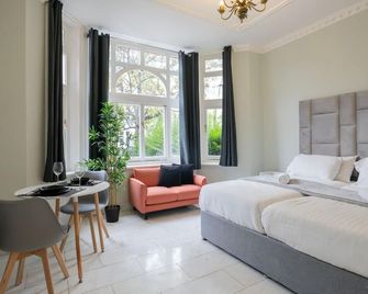 Finchley Road Studios & Apartments By Primecityhosts - London - Bedroom