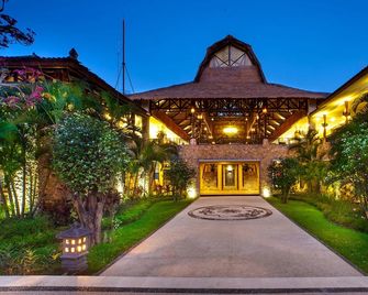 Mangsit Suites by Holiday Resort Lombok - Senggigi - Edificio