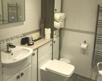 The White Hart Hotel - St. Austell - Phòng tắm