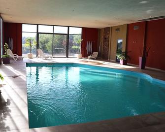 Fuente Mayor Hotel And Resort - Vista Flores - Басейн