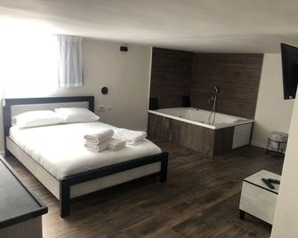Hermitage Hotel - Bat Yam - Bedroom