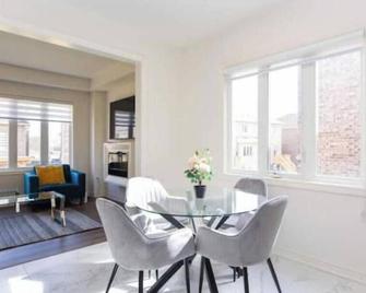 Stylish Home in Waterdown - Hamilton - Sala pranzo