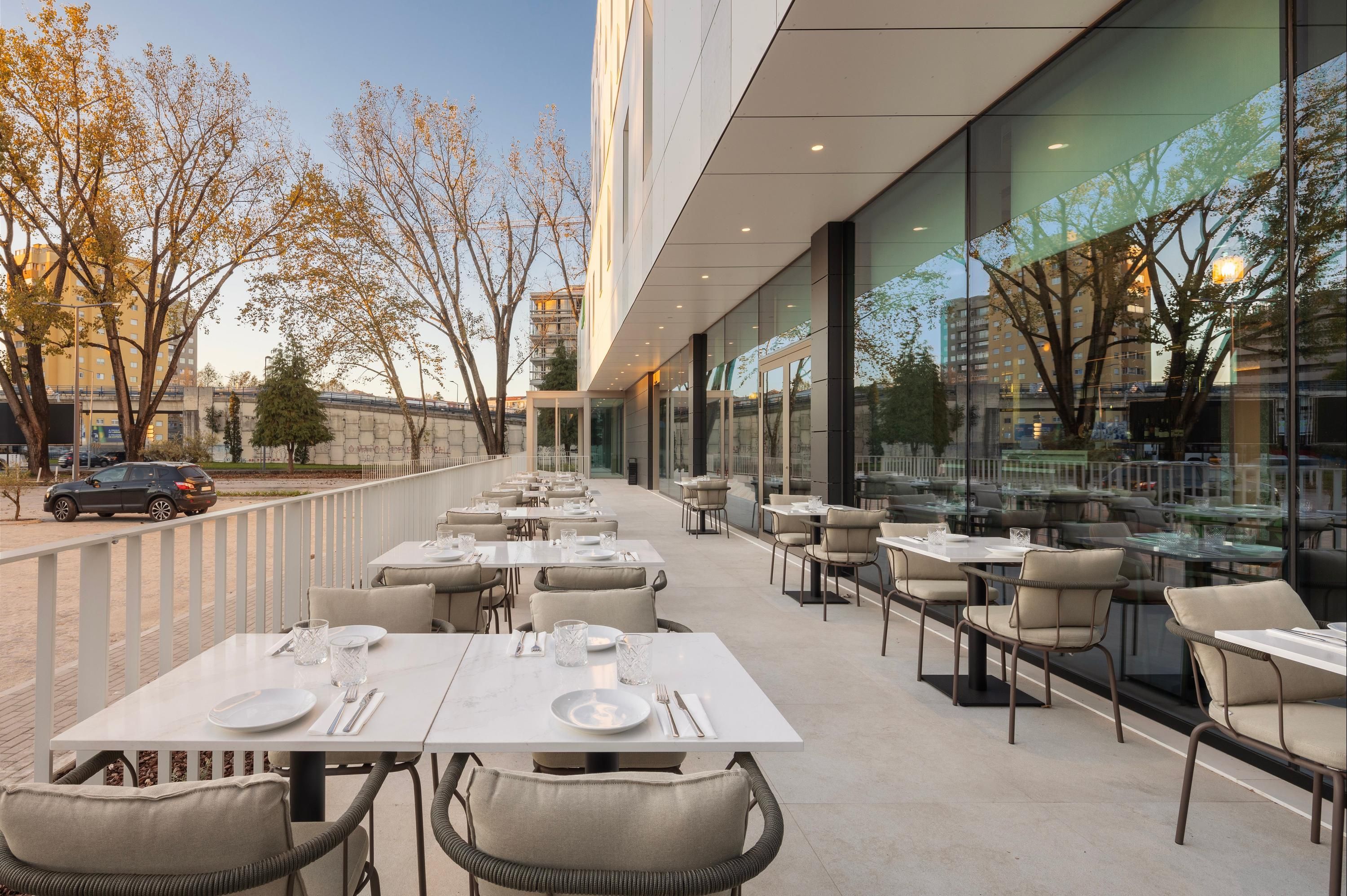 هوليداي إن براا اي باي آيتش جي - براغا - مطعم