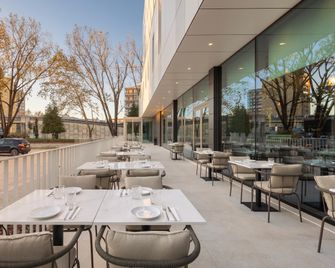 هوليداي إن براا اي باي آيتش جي - براغا - مطعم