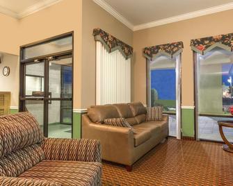 Super 8 by Wyndham Madison/Ridgeland Area - Madison - Huiskamer