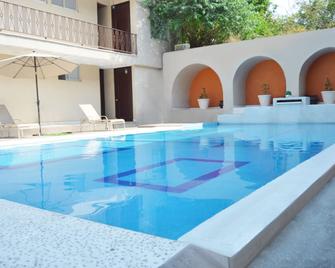 Hotel Zirahuen - Lazaro Cardenas - Pool
