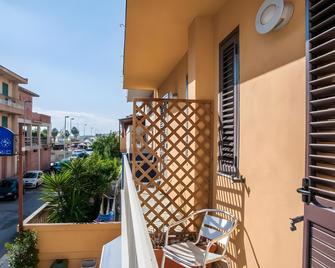 Megaron Hotel - Pozzallo - Balkon