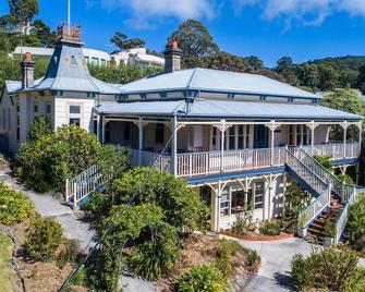 Ravenswood - Lorne - Building