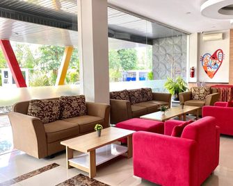 Front One Hotel Nganjuk - Kediri - Lounge