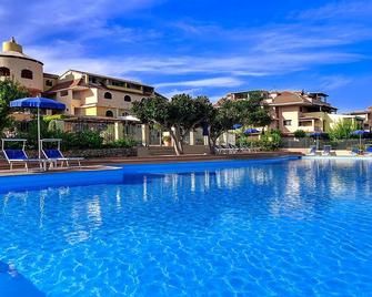 Colonna Beach Hotel Marinella - Golfo Aranci - Basen