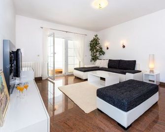 Seaview Apartments Tihi - Vodice - Living room