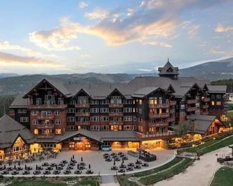 Luxury 1 Bedroom Ski In, Ski Out One Ski Hill Residence Located At The Base Of Peak 8 With Bowling Alley Onsite - Breckenridge - Building