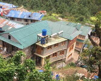 Tribeni Lodge Restaurant And Bar - Phakding - Edificio