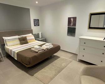 1BR w private patio in the Nook your quiet refuge - Gibraltar - Bedroom