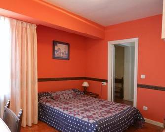 Apartamentos Ubaga - Ezcaray - Bedroom